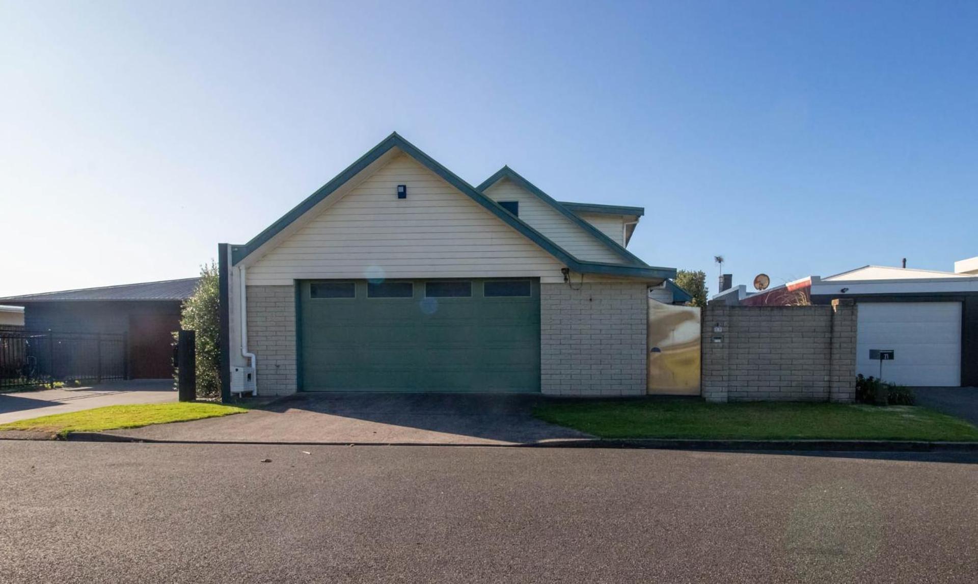 Villa Beachfront Bliss On Wanaka Terrace Support Local New Plymouth Exterior foto