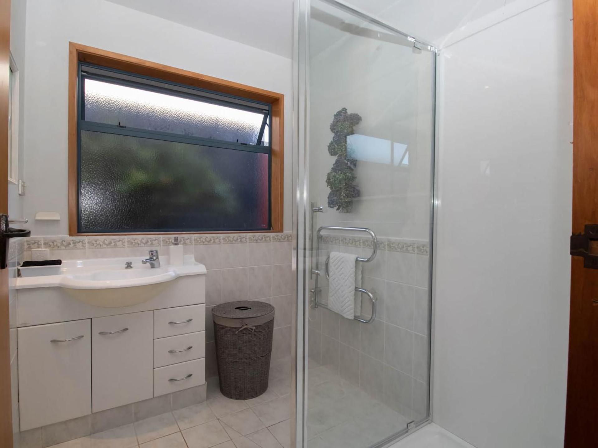 Villa Beachfront Bliss On Wanaka Terrace Support Local New Plymouth Exterior foto