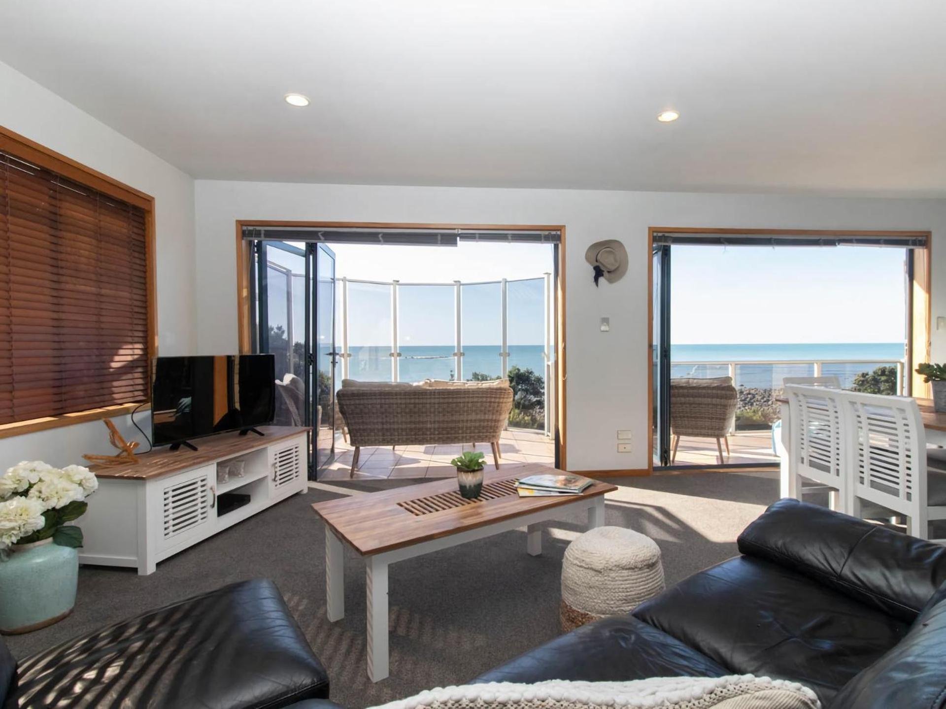 Villa Beachfront Bliss On Wanaka Terrace Support Local New Plymouth Exterior foto