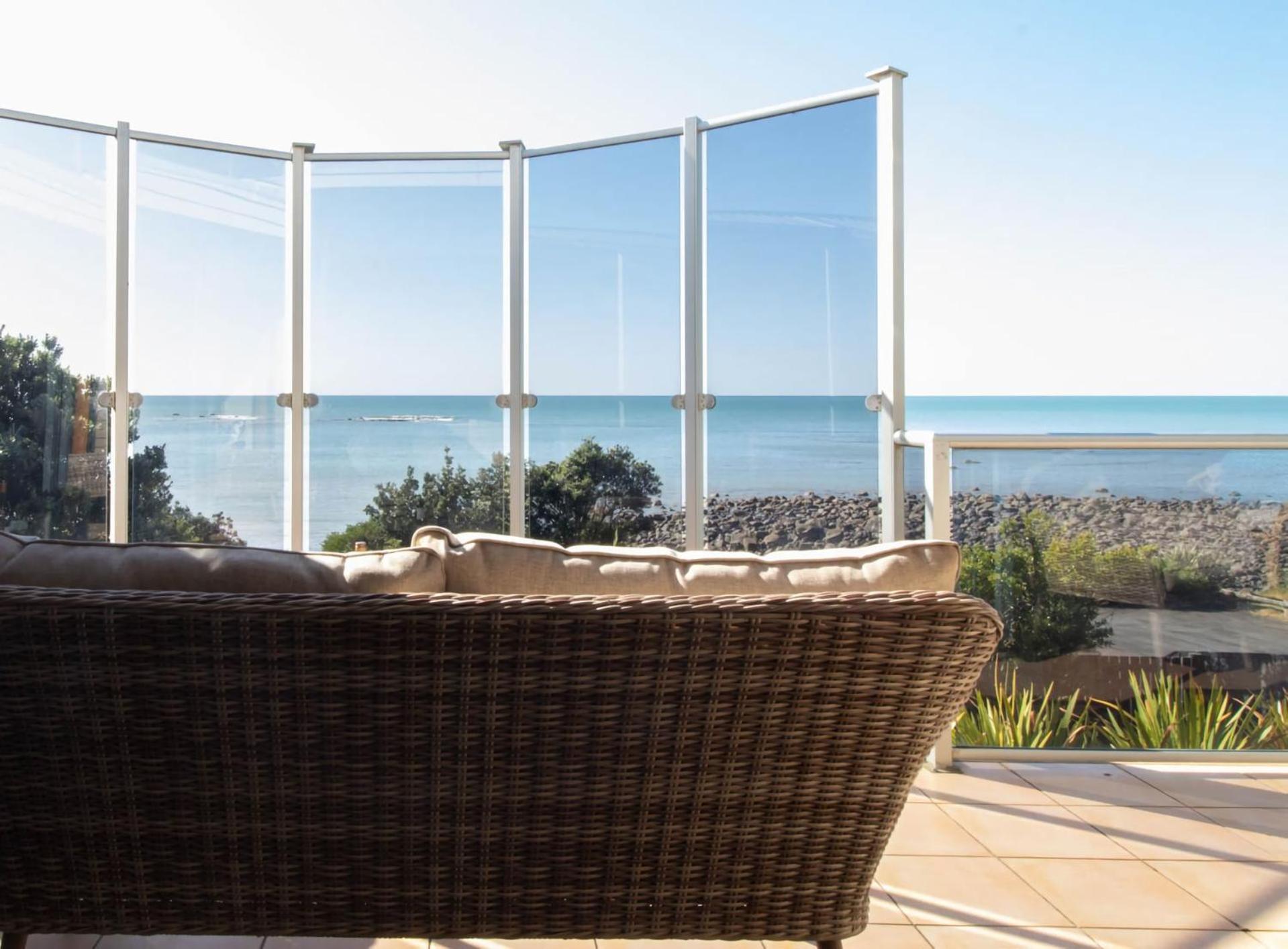 Villa Beachfront Bliss On Wanaka Terrace Support Local New Plymouth Exterior foto