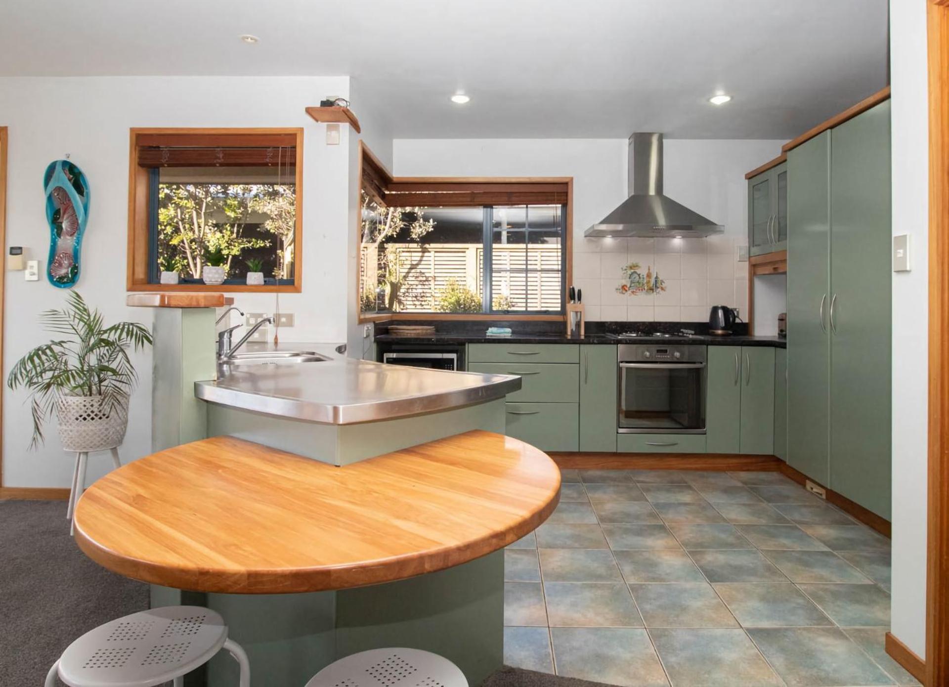 Villa Beachfront Bliss On Wanaka Terrace Support Local New Plymouth Exterior foto